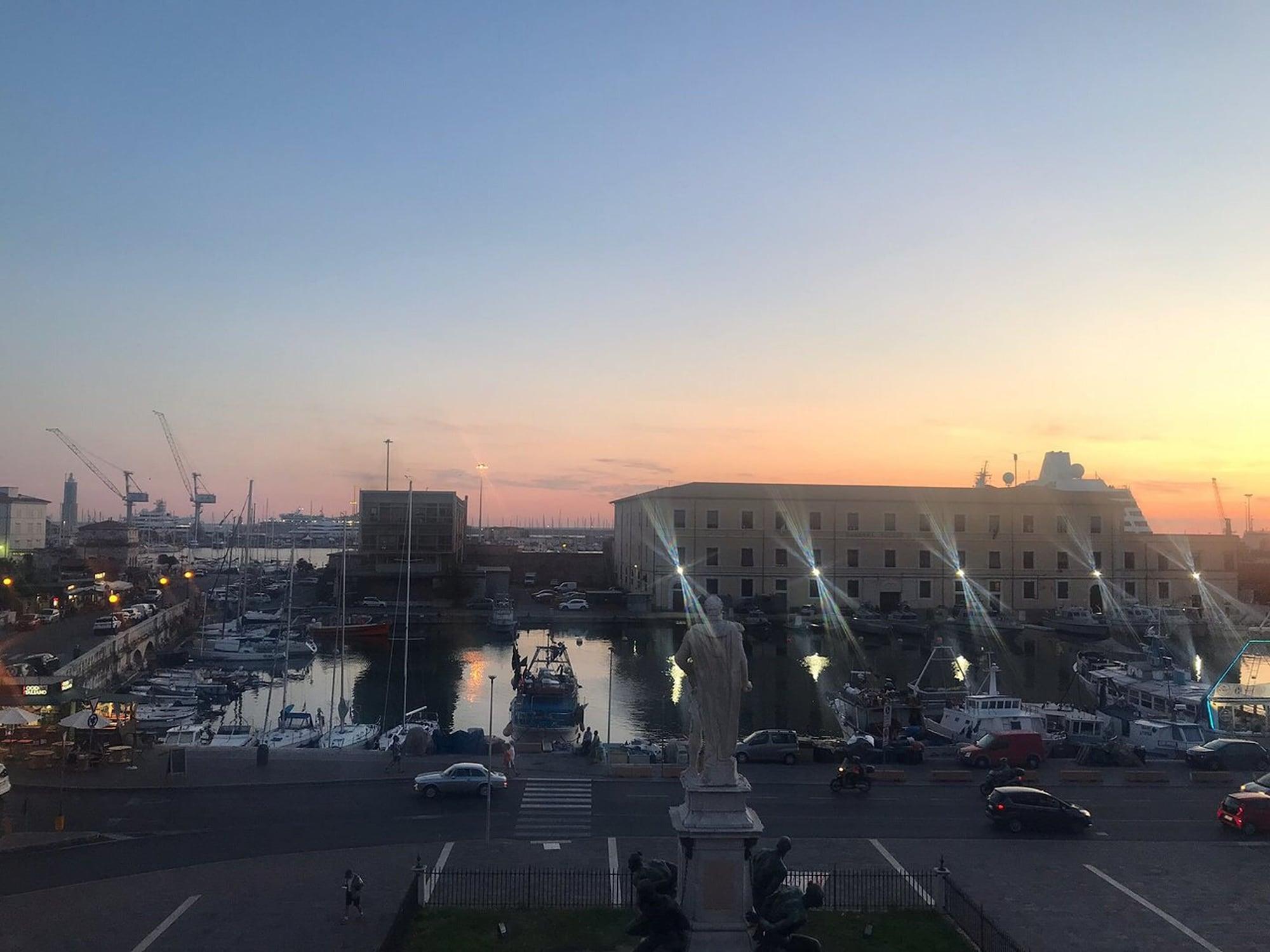 The Port Residence Livorno Exterior foto